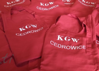 Haft na fartuszkach.